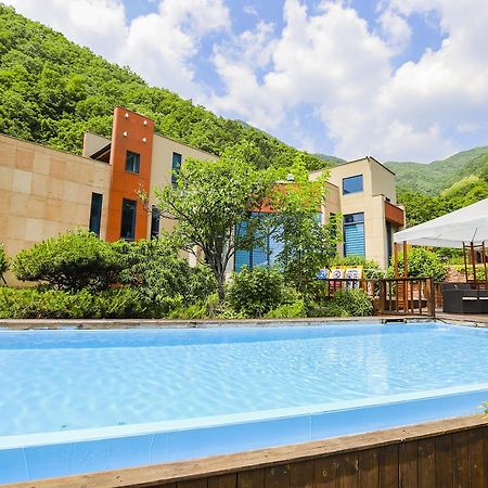 צ'ונג'ו Penatess Pool Villa מראה חיצוני תמונה