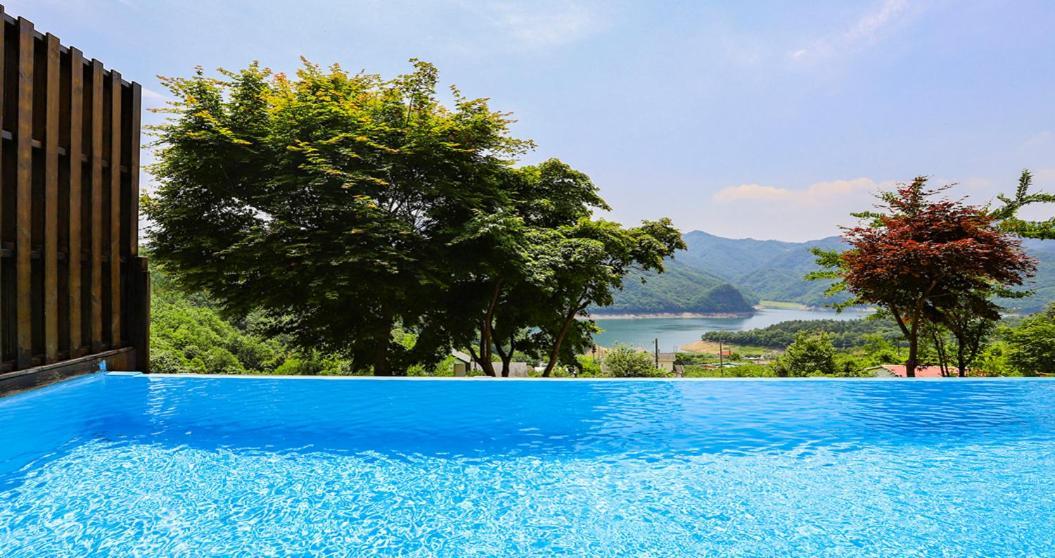 צ'ונג'ו Penatess Pool Villa מראה חיצוני תמונה