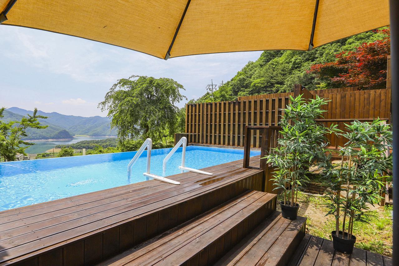 צ'ונג'ו Penatess Pool Villa מראה חיצוני תמונה